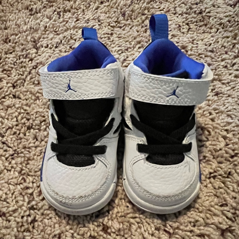 Toddler baby boy Jordan size 3 tennis shoes